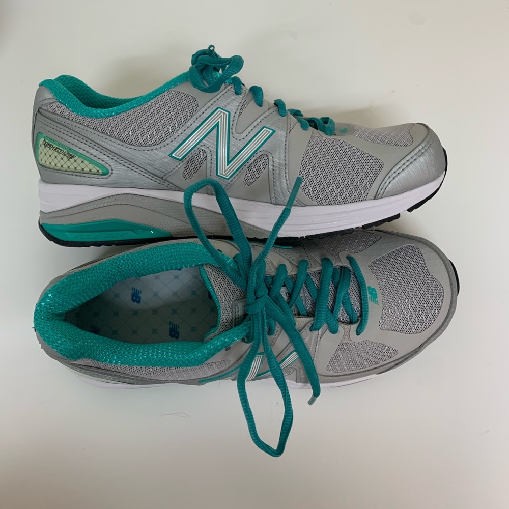 BRAND NEW new balance sneakers